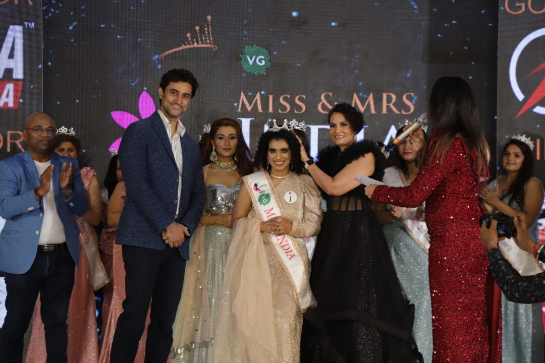 Binita shrivastava's first VG Mrs India pageant with Kunal Kapoor 